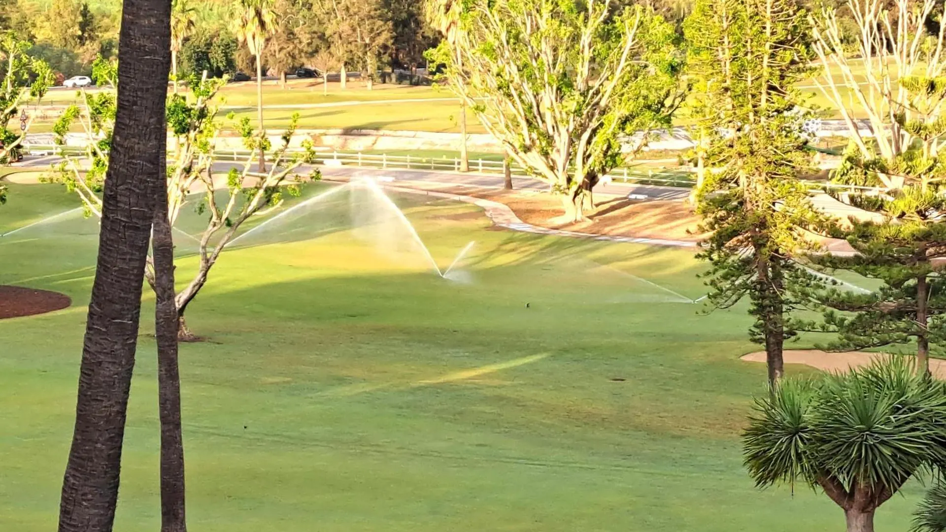 Beautiful 2 Bed Apartment With Pool And Golf Views Malaga