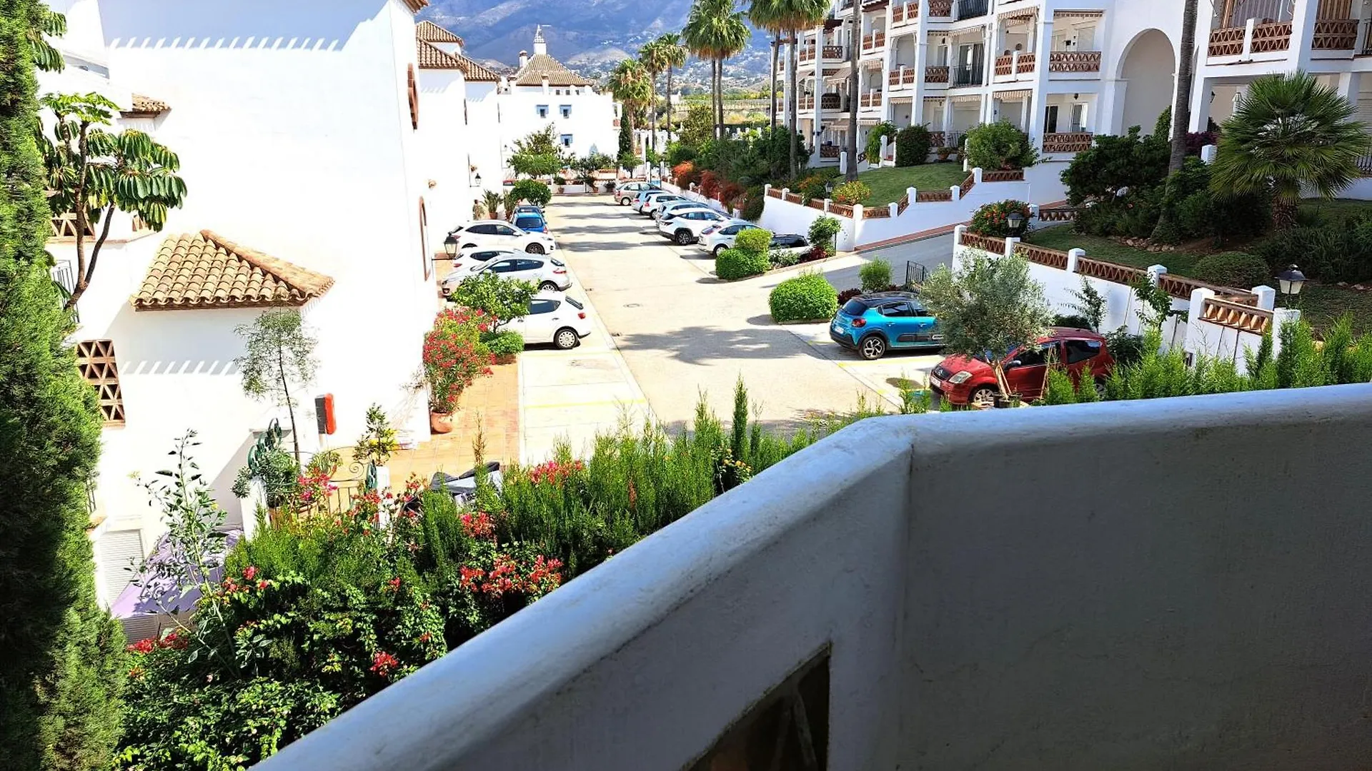 Beautiful 2 Bed Apartment With Pool And Golf Views Málaga 0*,  Spagna